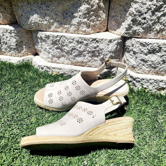 Women's Easy Street daisy wedge heel sandals - Picture 8 of 14